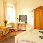 Casa de Férias Sophienschloesschen Nahe Berlin - Exklusive Zeit Zwischen 5 Seen Mit Grosser Kueche, Gratis Sauna & 3500qm Garten Marienwerder