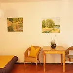 Casa de Férias Sophienschloesschen Nahe Berlin - Exklusive Zeit Zwischen 5 Seen Mit Grosser Kueche, Gratis Sauna & 3500qm Garten Marienwerder