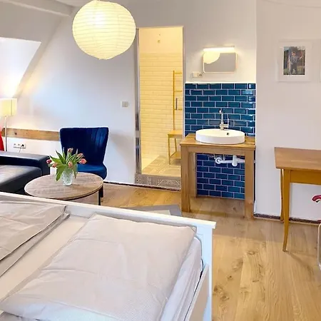 Holiday home Sophienschloesschen Nahe Berlin - Exklusive Zeit Zwischen 5 Seen Mit Grosser Kueche, Gratis Sauna & 3500qm Garten