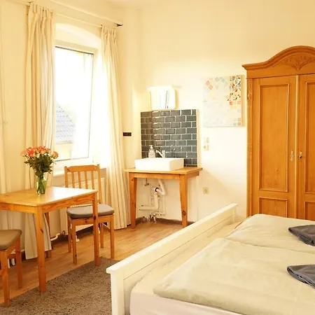 Dom wakacyjny Sophienschloesschen Nahe Berlin - Exklusive Zeit Zwischen 5 Seen Mit Grosser Kueche, Gratis Sauna & 3500qm Garten Marienwerder