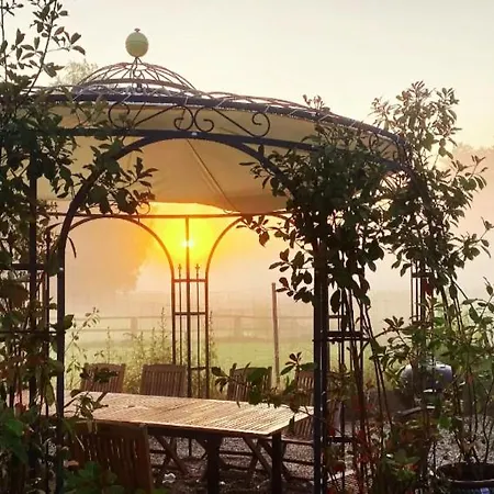 Holiday home Sophienschloesschen Nahe Berlin - Exklusive Zeit Zwischen 5 Seen Mit Grosser Kueche, Gratis Sauna & 3500qm Garten