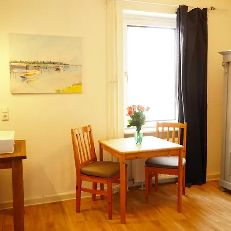 Holiday home Sophienschloesschen Nahe Berlin - Exklusive Zeit Zwischen 5 Seen Mit Grosser Kueche, Gratis Sauna & 3500qm Garten