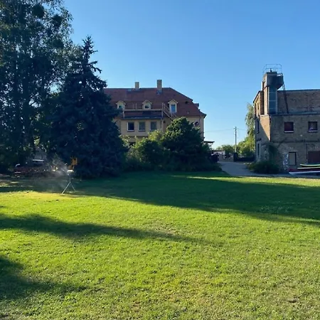 Dom wakacyjny Sophienschloesschen Nahe Berlin - Exklusive Zeit Zwischen 5 Seen Mit Grosser Kueche, Gratis Sauna & 3500qm Garten