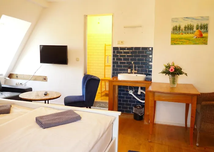 Sophienschloesschen Nahe Berlin - Exklusive Zeit Zwischen 5 Seen Mit Grosser Kueche, Gratis Sauna & 3500qm Garten بيت للعطل